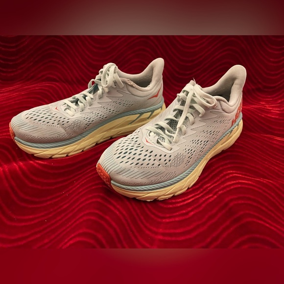 Women HOKA tennis shoes size 6 - Picture 4 of 7